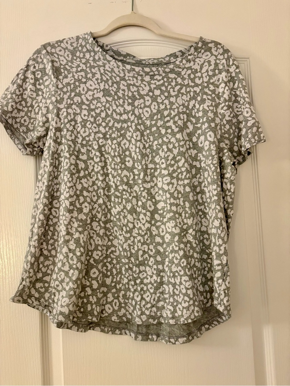 Old Navy Short Sleeve Leopard Print Tee - Gray & White